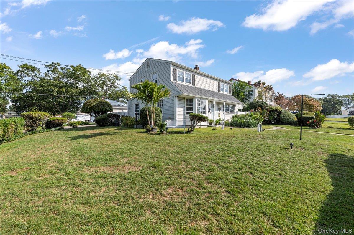 #2 photo, 109 Periwinkle Road, Levittown , NY 11756