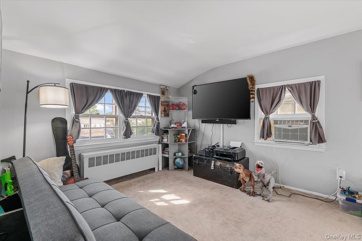 #20 photo, 109 Periwinkle Road, Levittown , NY 11756