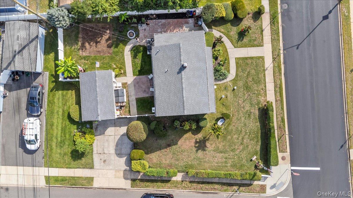 #3 photo, 109 Periwinkle Road, Levittown , NY 11756