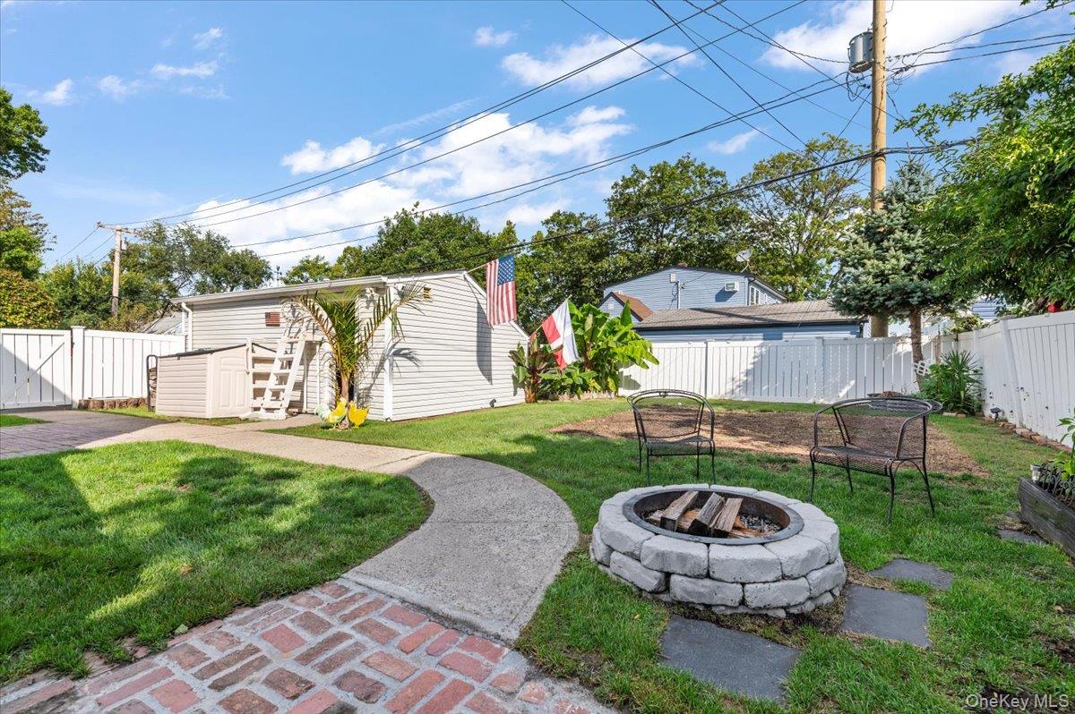 #4 photo, 109 Periwinkle Road, Levittown , NY 11756