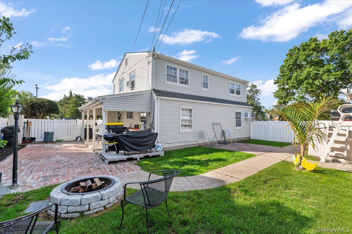 #7 photo, 109 Periwinkle Road, Levittown , NY 11756