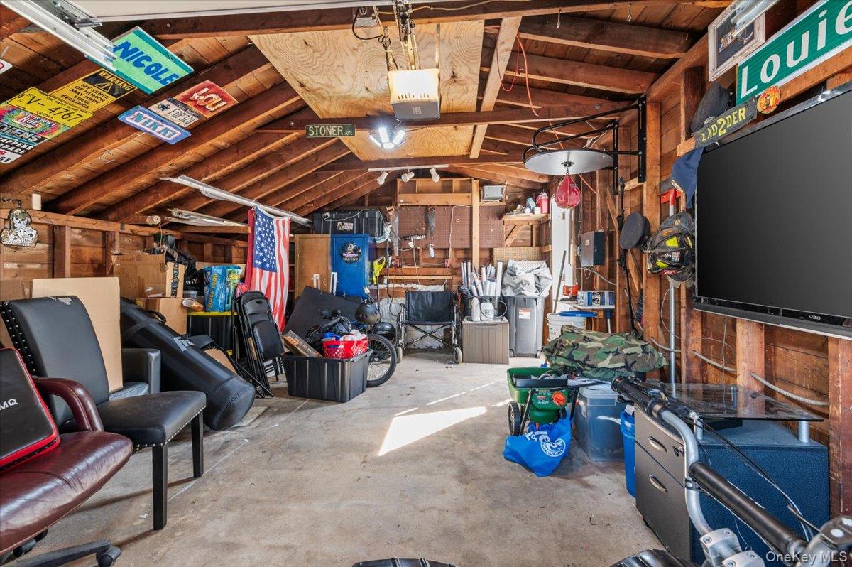 #8 photo, 109 Periwinkle Road, Levittown , NY 11756