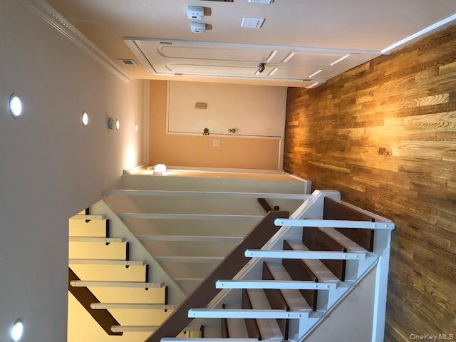 #3 photo, 12-31 Robin Lane, Bayside , NY 11360