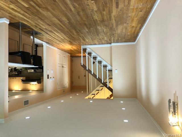 #4 photo, 12-31 Robin Lane, Bayside , NY 11360