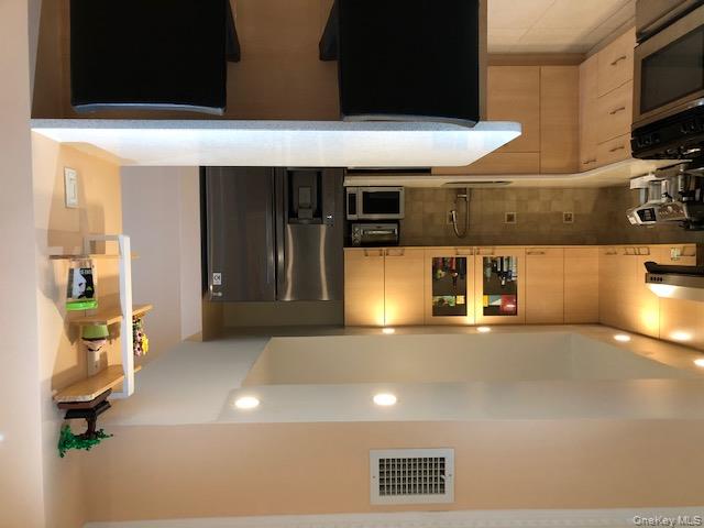 #7 photo, 12-31 Robin Lane, Bayside , NY 11360