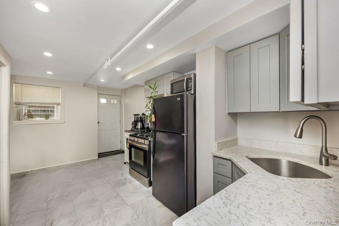 #16 photo, 67-72 78th Street, Middle Village , NY 11379