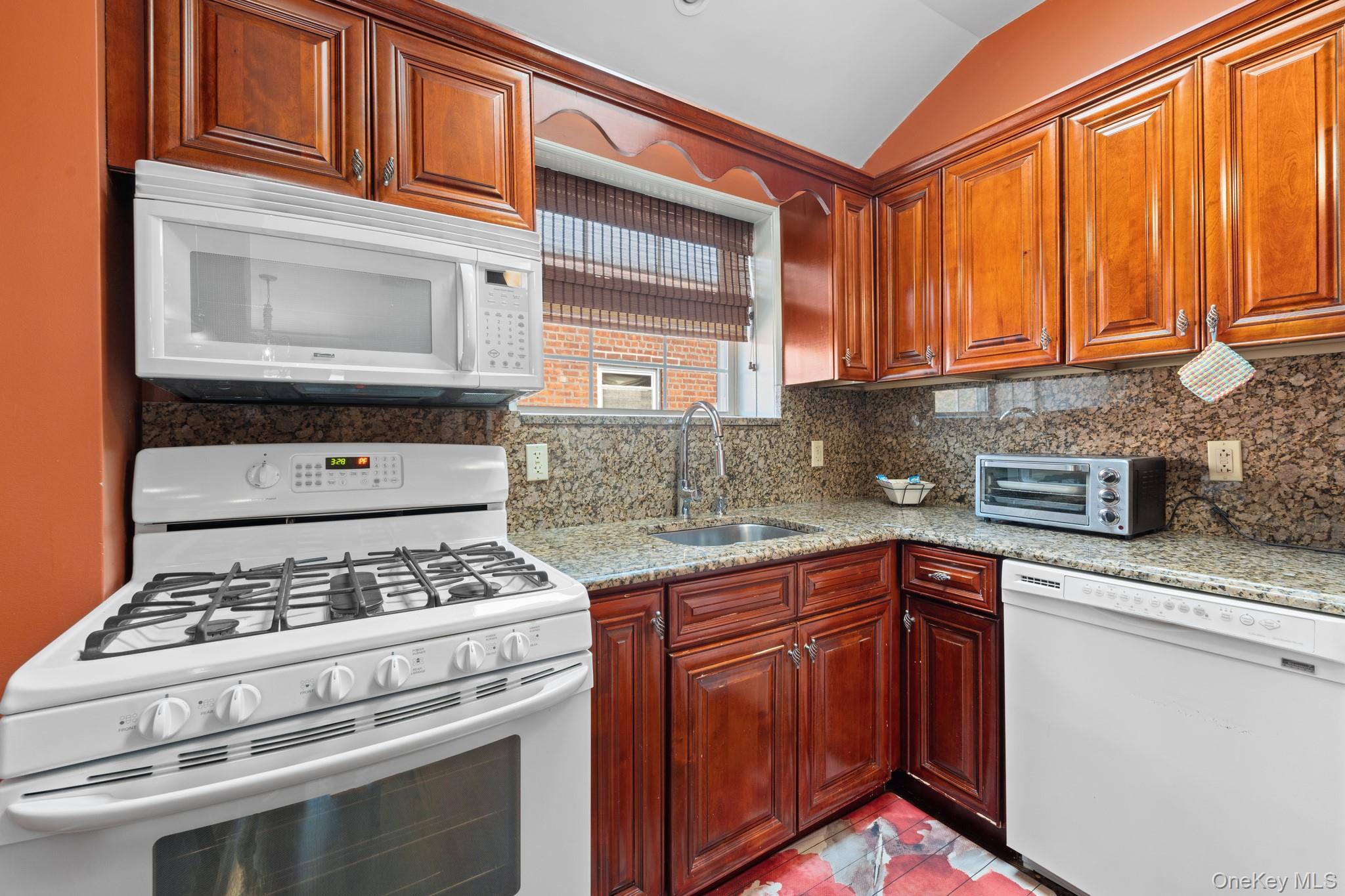 #14 photo, 1514 Bayview Avenue, Bronx , NY 10465