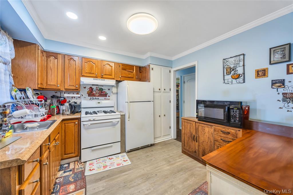 #8 photo, 131 Eastwood Boulevard, Centereach , NY 11720