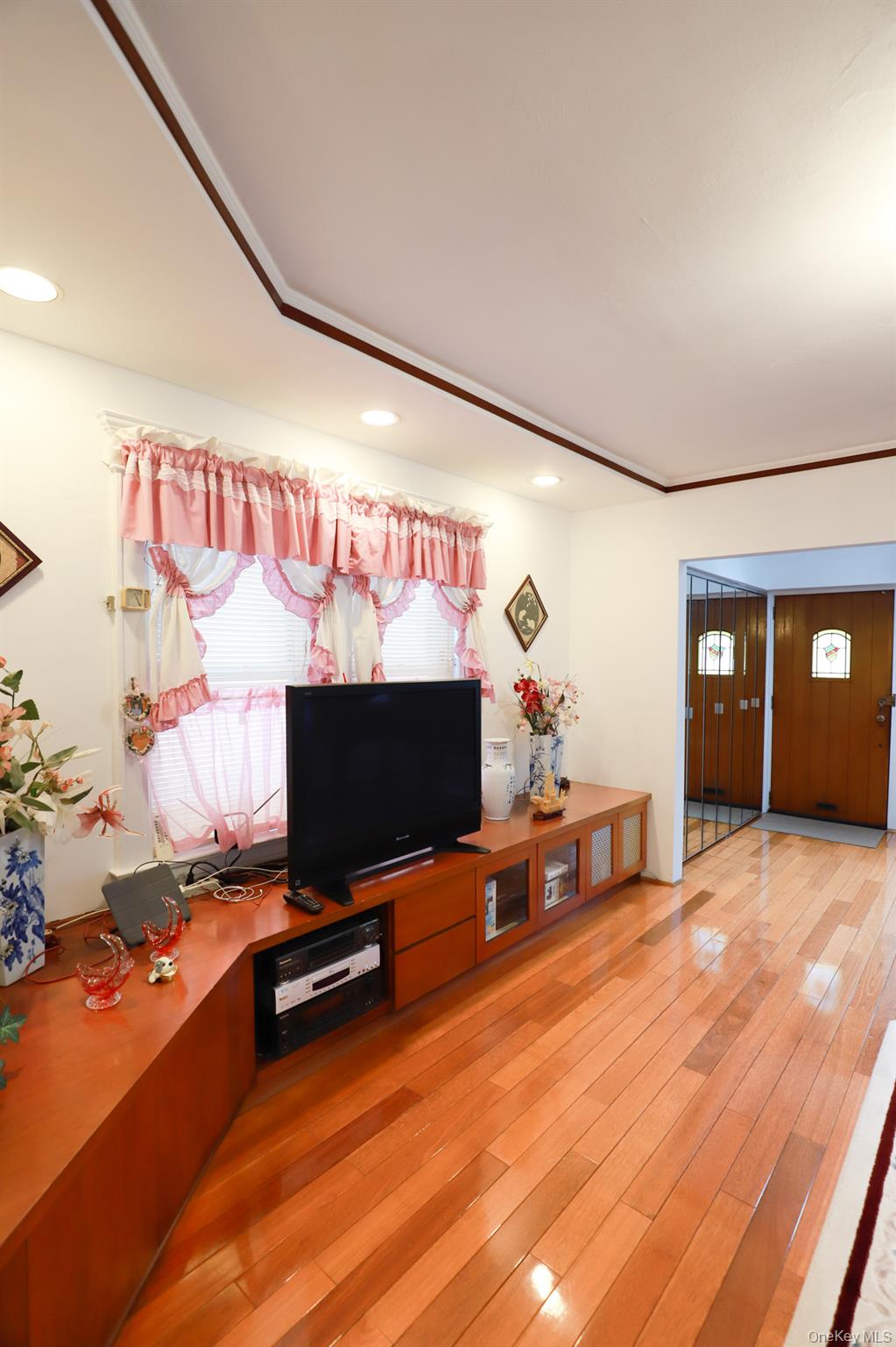 #9 photo, 93-25 71st Drive, Forest Hills , NY 11375