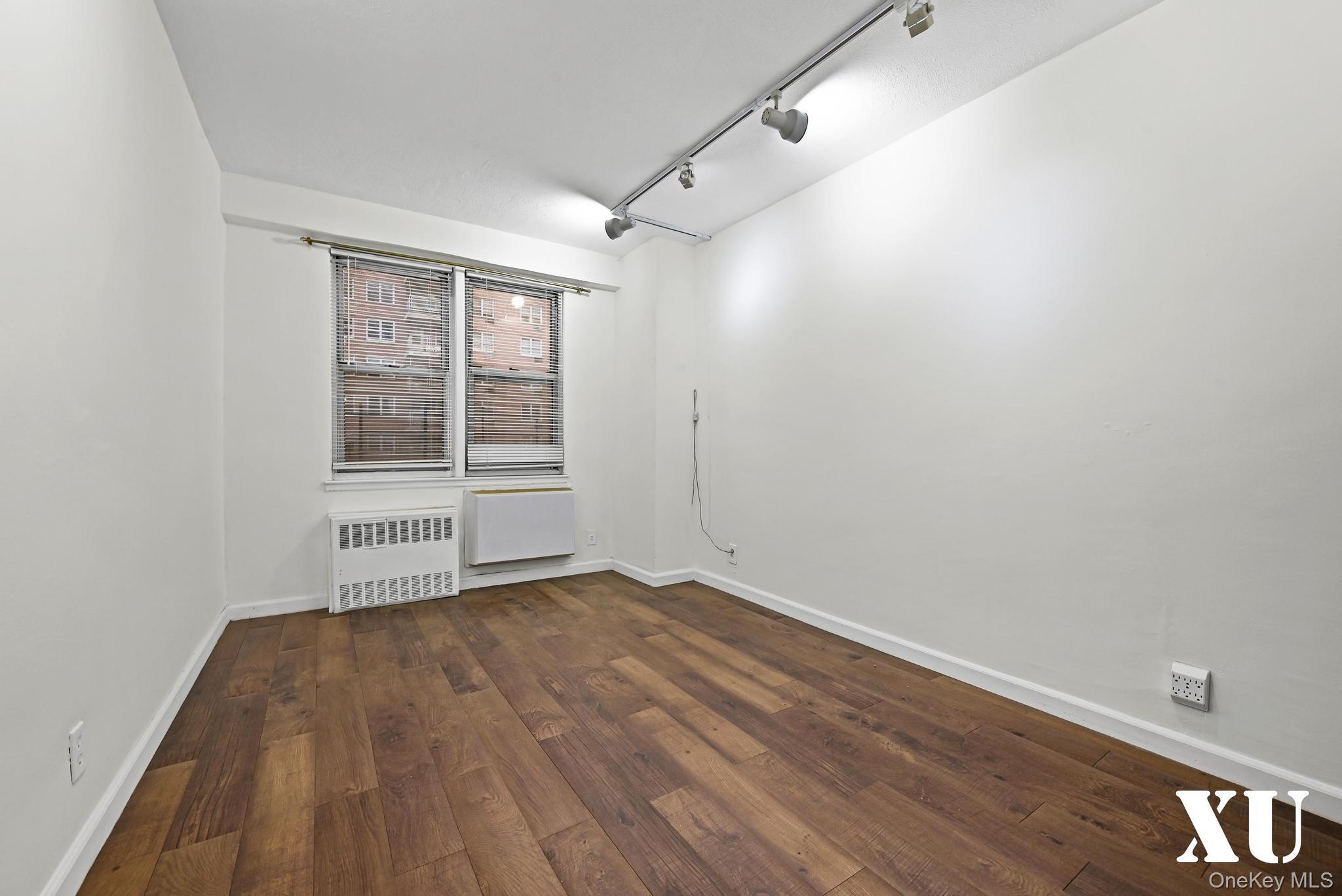 #13 photo, 43-10 Kissena Boulevard, クイーンズ区 Flushing , NY 11355