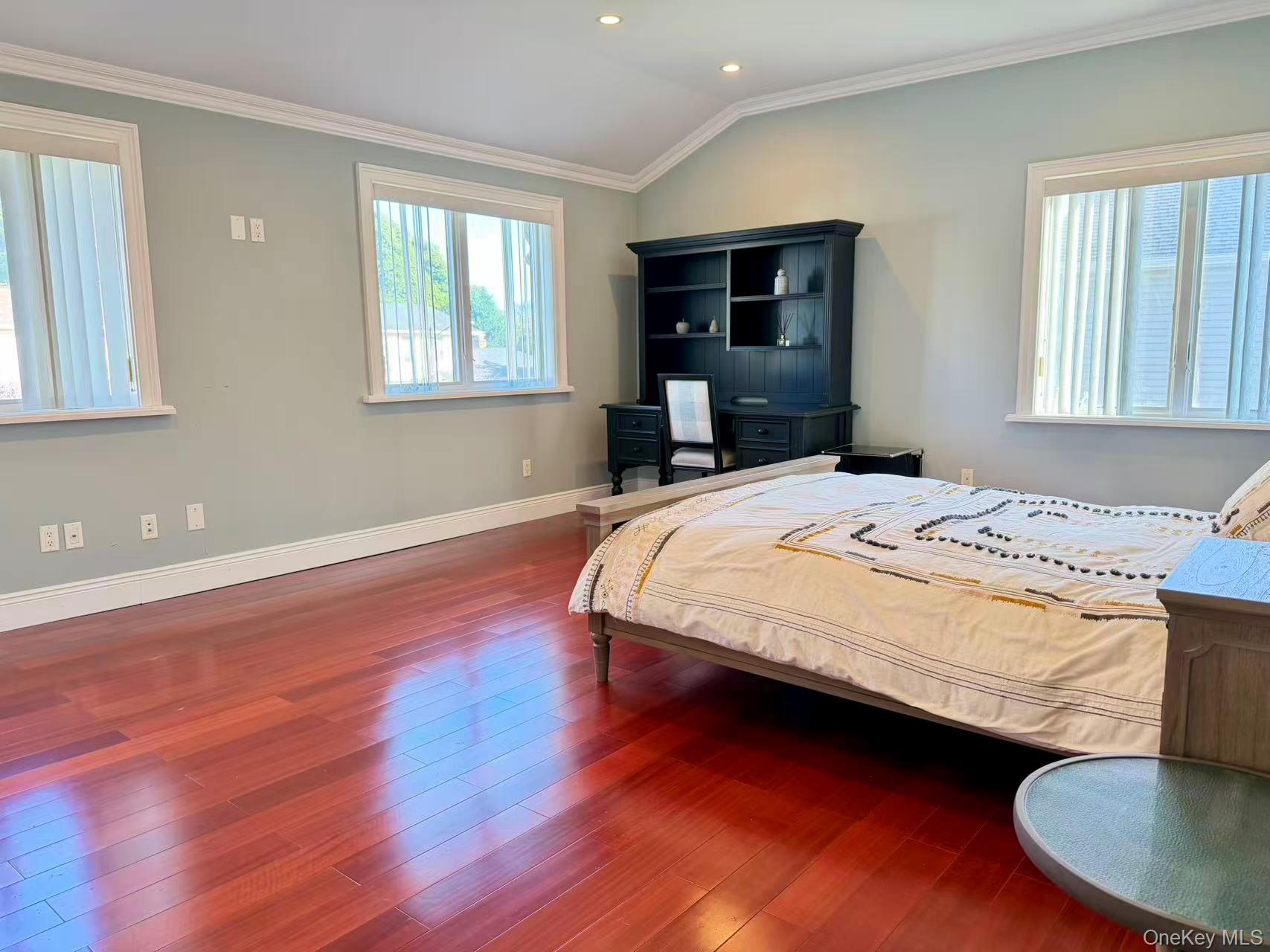 #10 photo, 17 Livingston Avenue, Jericho , NY 11753