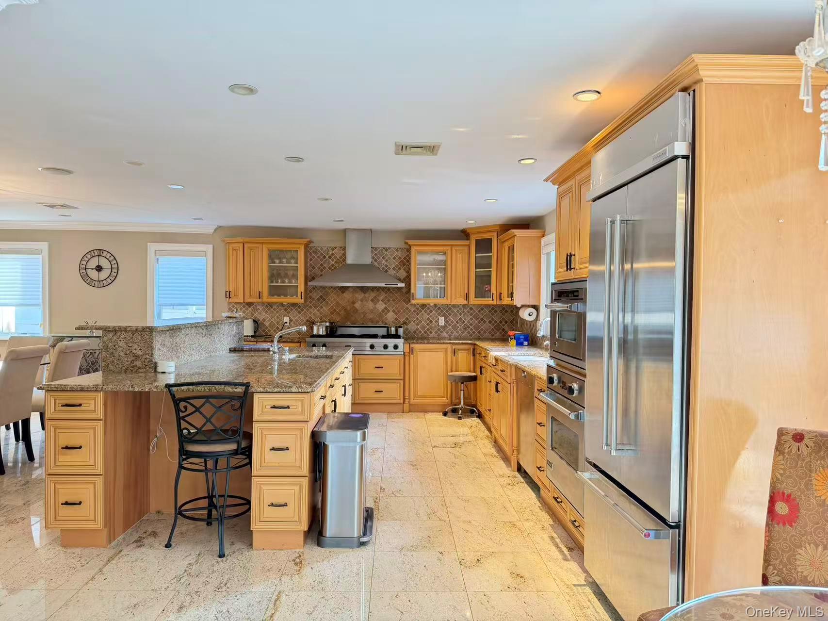 #12 photo, 17 Livingston Avenue, Jericho , NY 11753