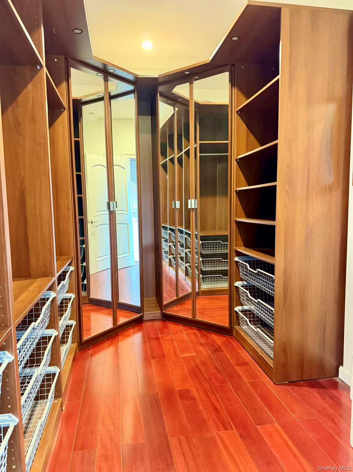 #14 photo, 17 Livingston Avenue, Jericho , NY 11753