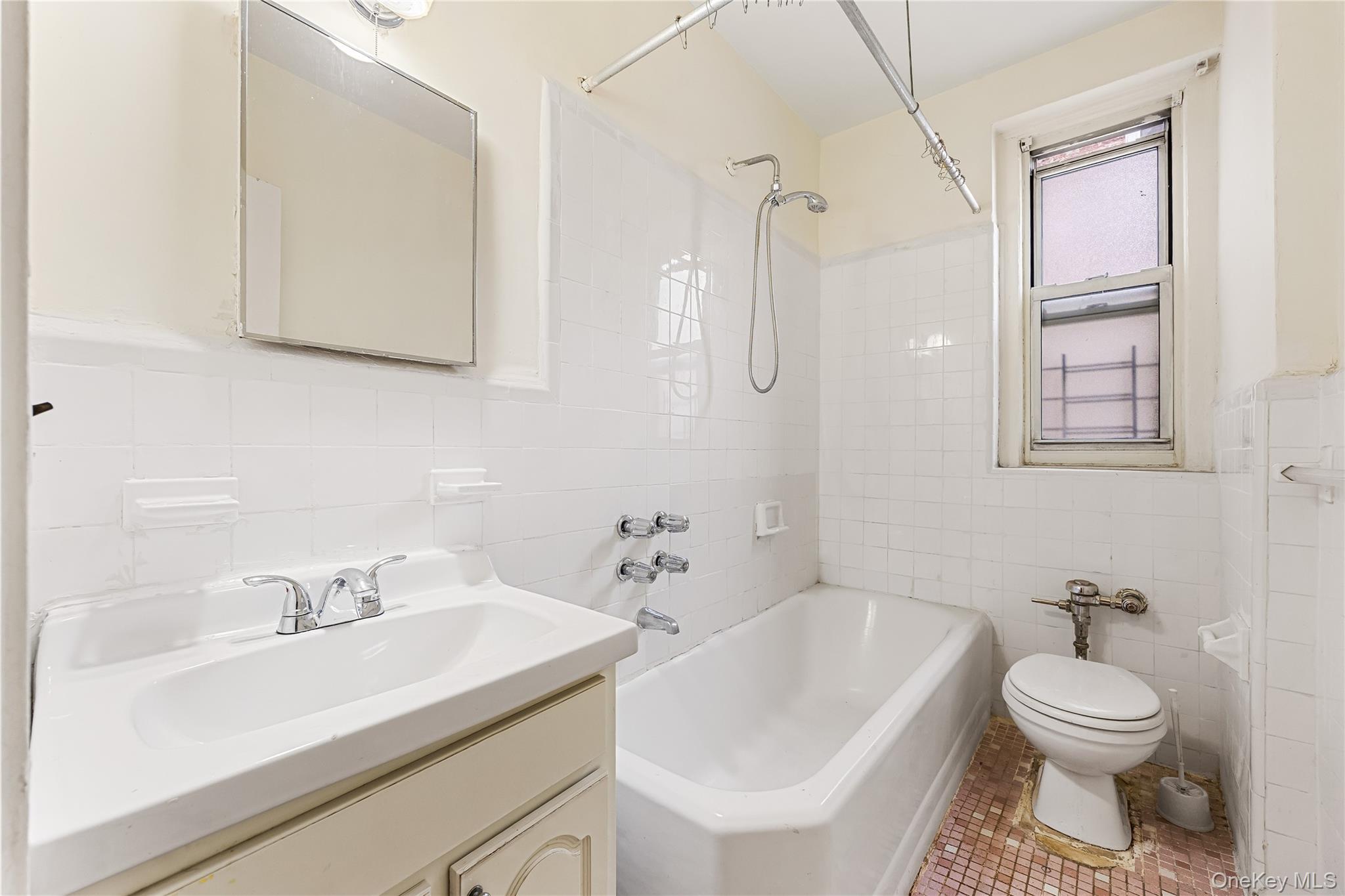 #14 photo, 601 Pelham Parkway North, Bronx , NY 10467