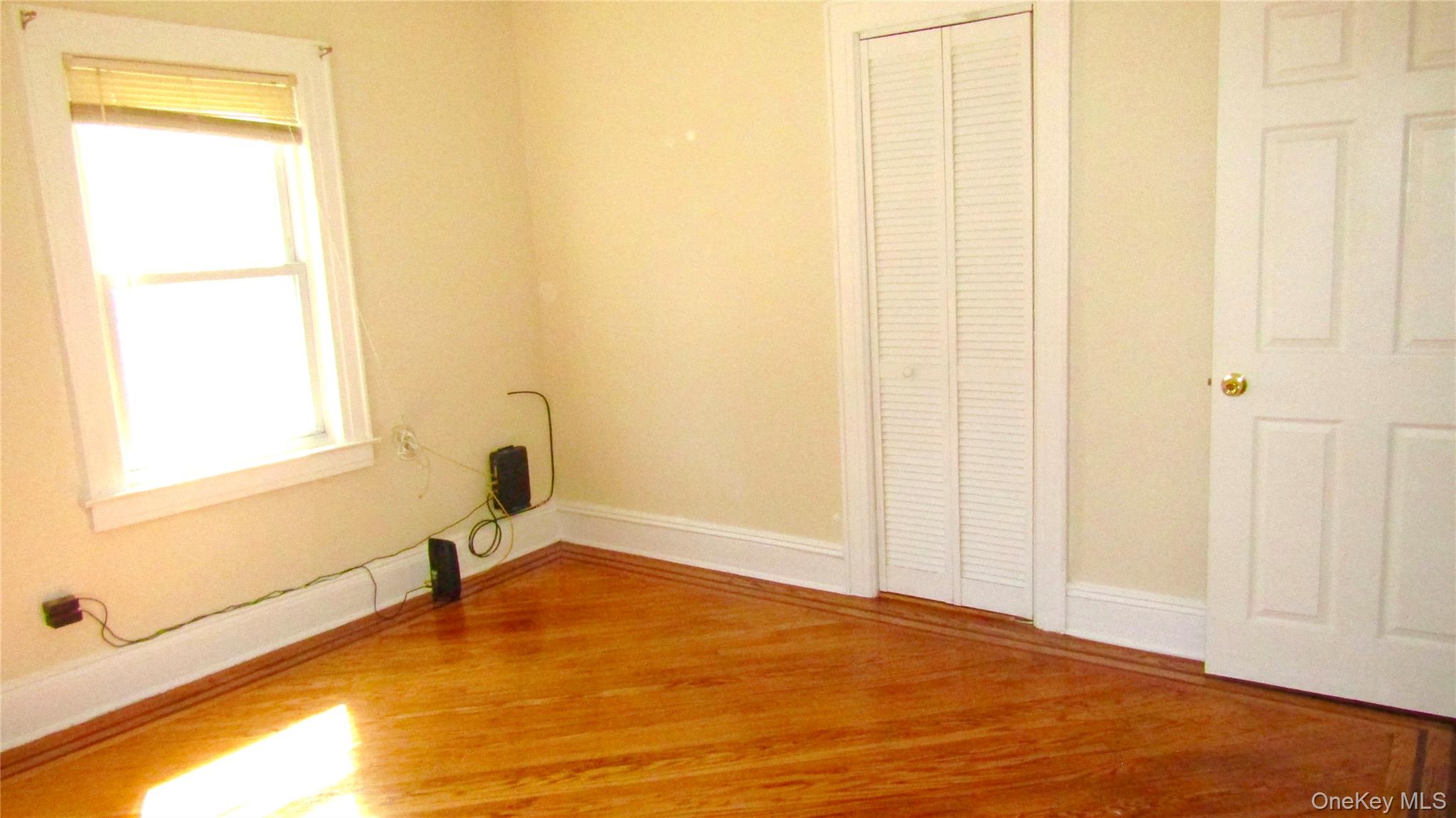 #13 photo, 10411 200th Street, Saint Albans , NY 11412