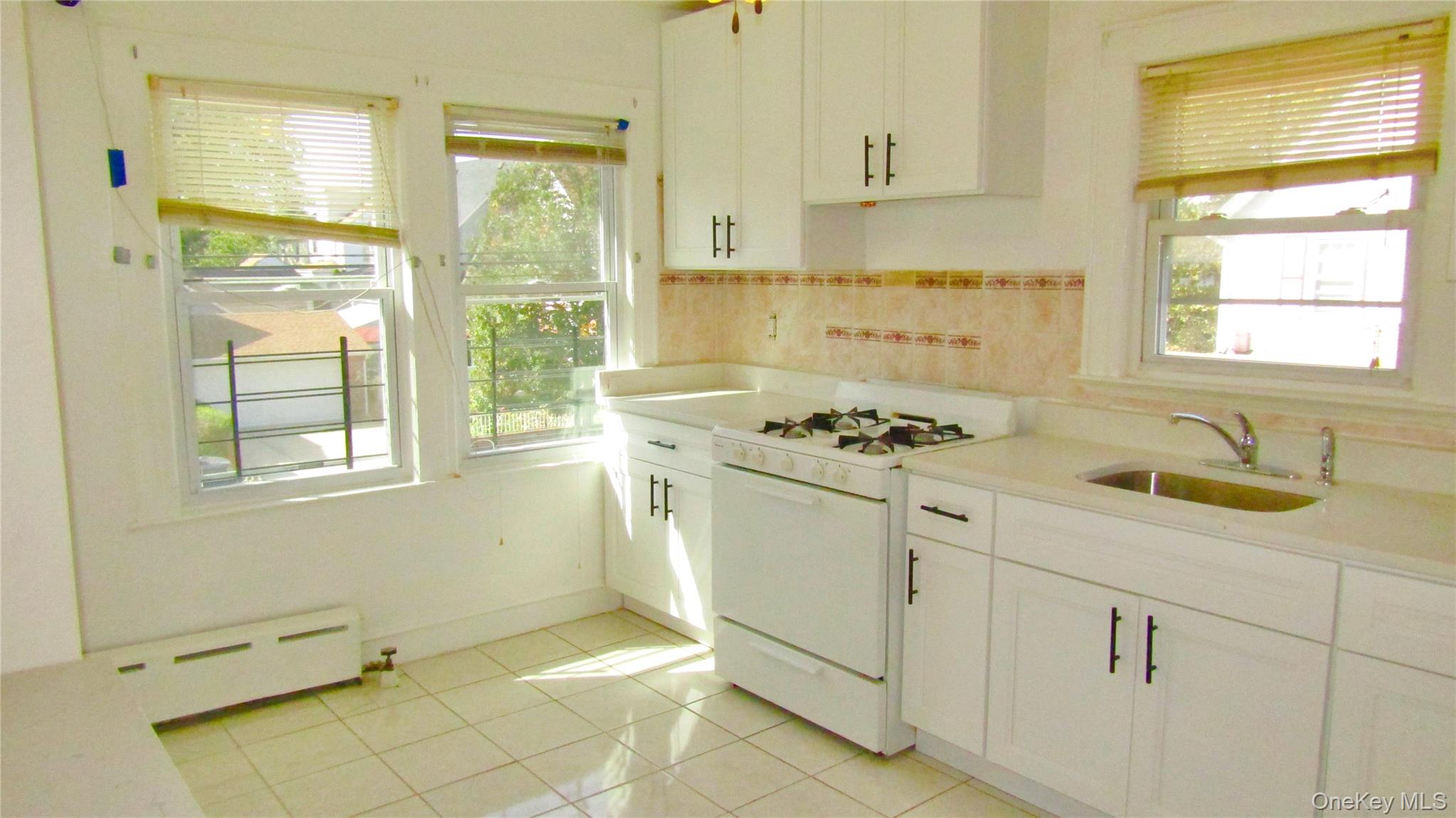 #15 photo, 10411 200th Street, Saint Albans , NY 11412