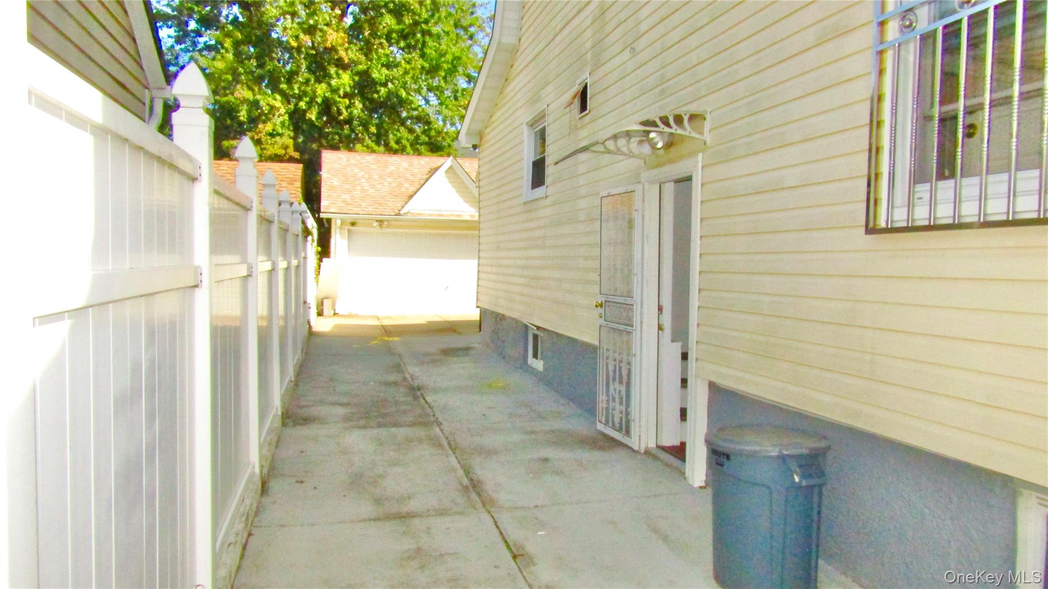 #17 photo, 10411 200th Street, Saint Albans , NY 11412