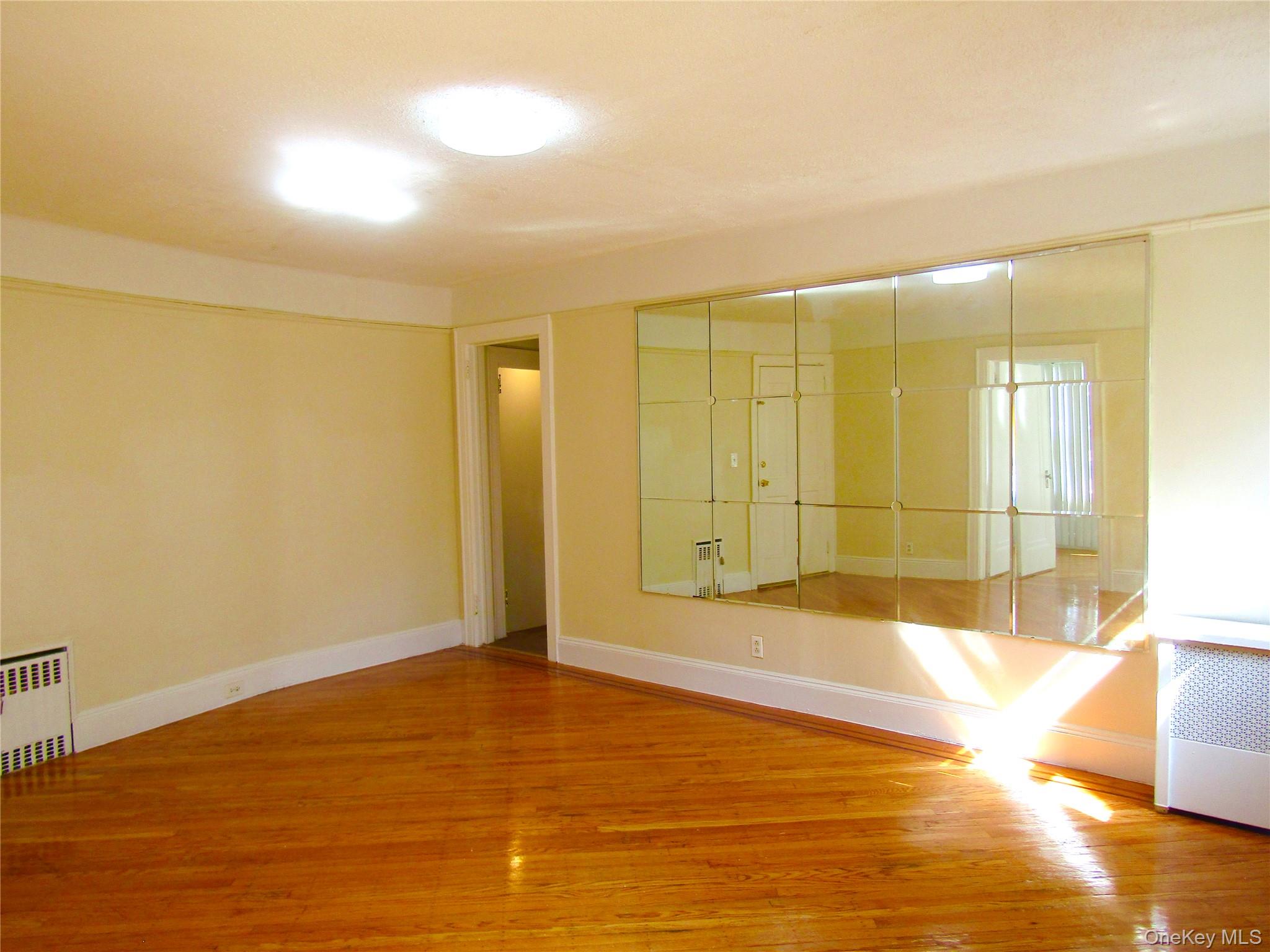 #3 photo, 10411 200th Street, Saint Albans , NY 11412