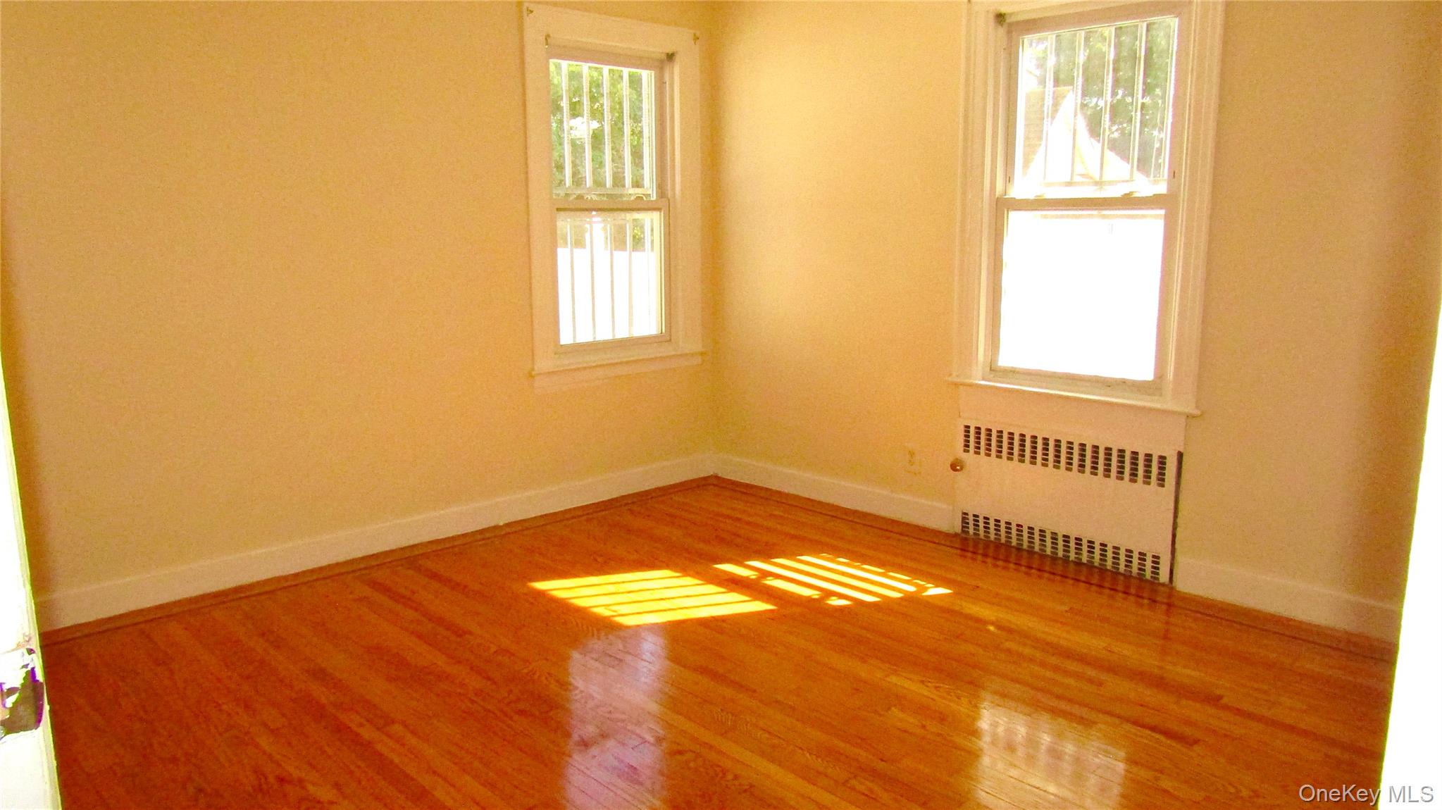 #5 photo, 10411 200th Street, Saint Albans , NY 11412