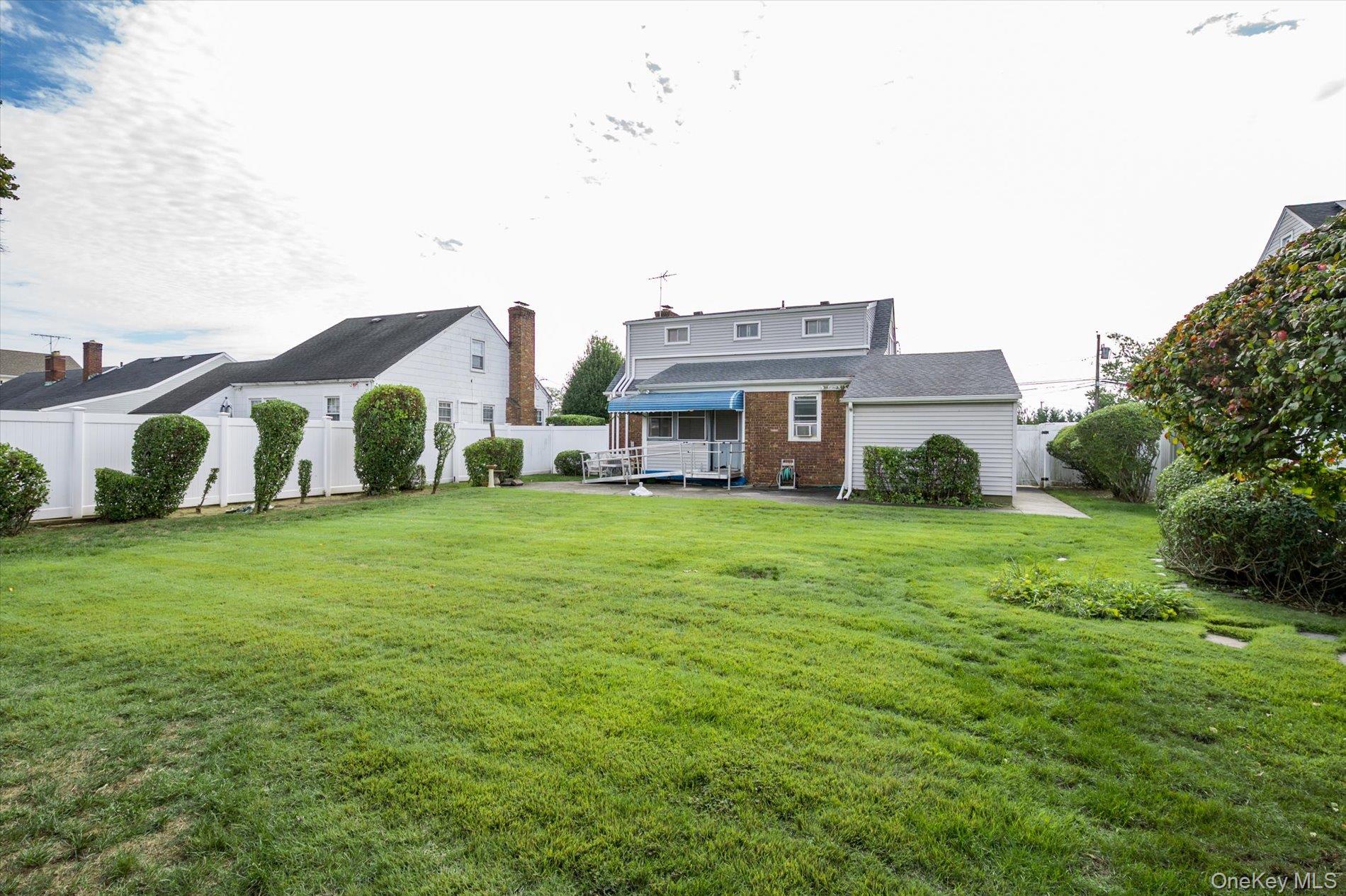 #20 photo, 2926 Court Street, Oceanside , NY 11572