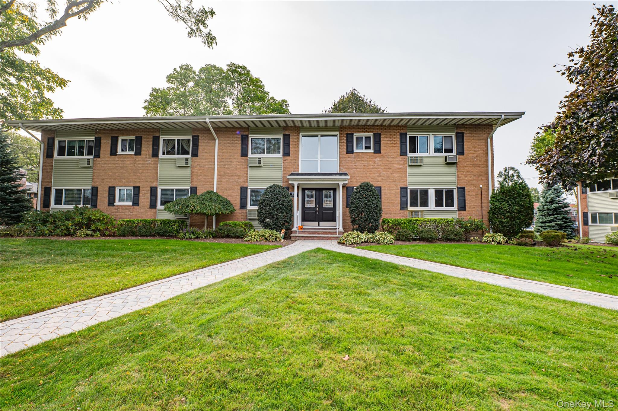 #2 photo, 742 Deer Park Avenue, サフォーク郡 North Babylon , NY 11703