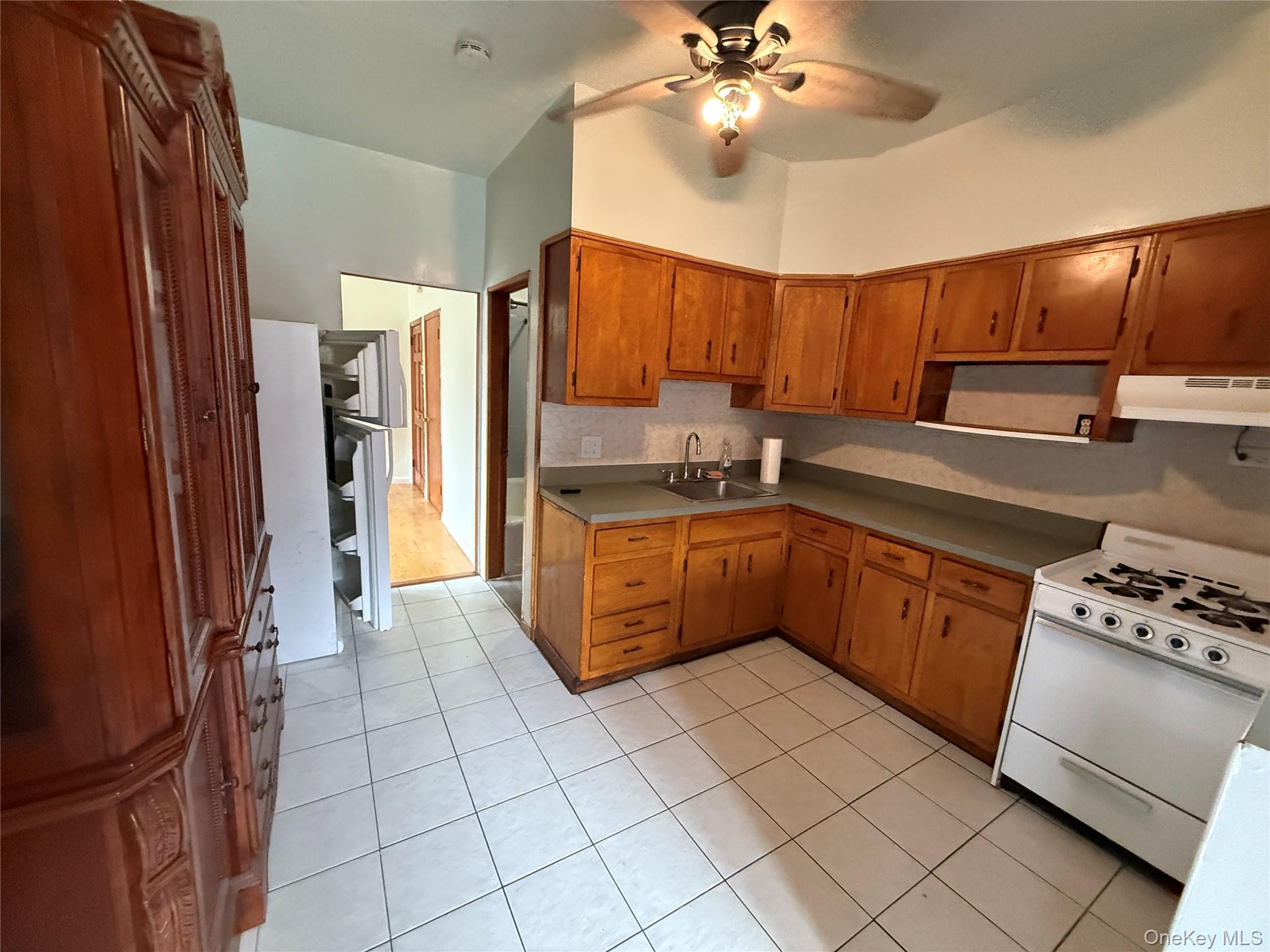 #9 photo, 1537 McDonald Street, Bronx , NY 10461