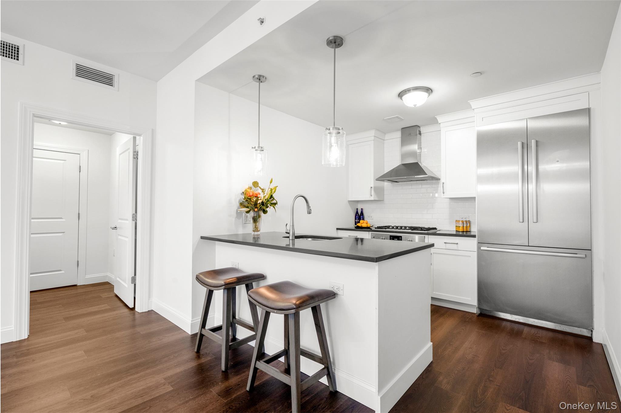 #11 photo, 10 Byron Place, Larchmont , NY 10538