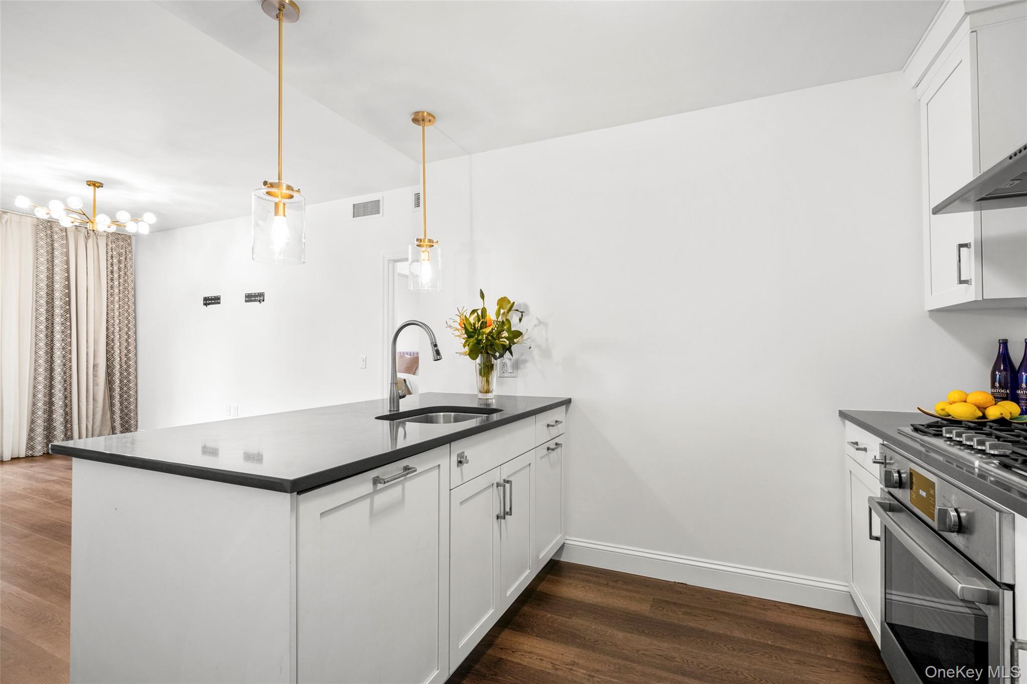 #13 photo, 10 Byron Place, Larchmont , NY 10538