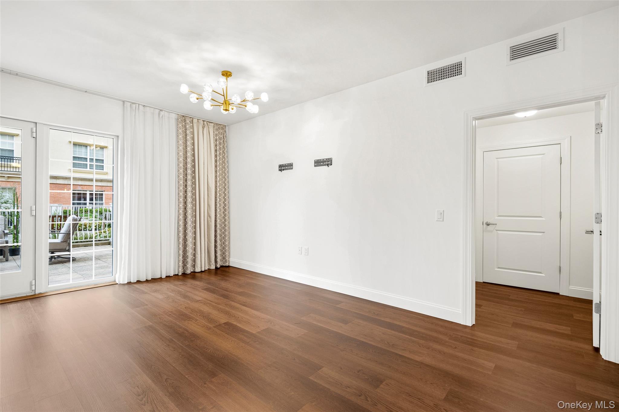 #7 photo, 10 Byron Place, Larchmont , NY 10538