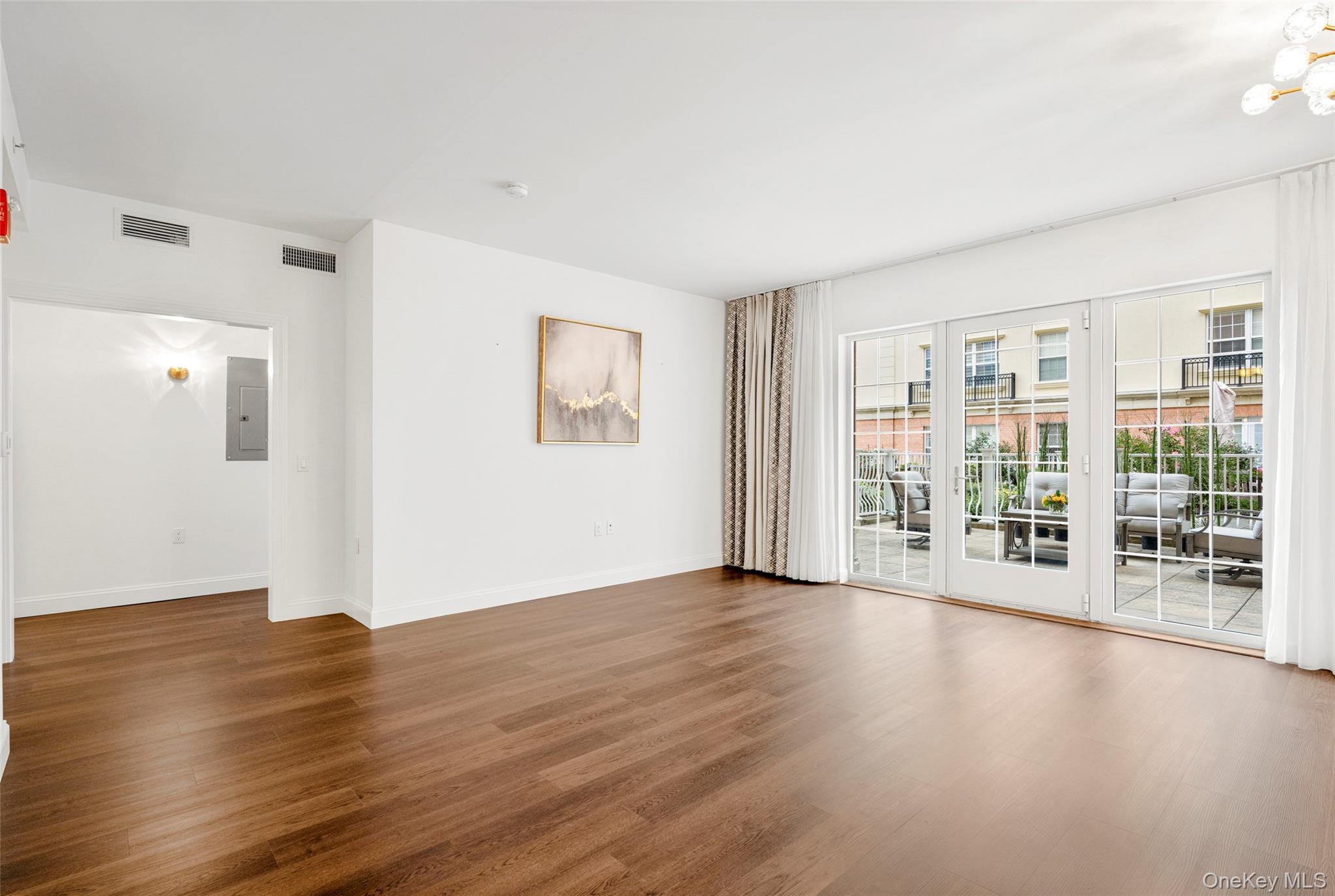 #8 photo, 10 Byron Place, Larchmont , NY 10538