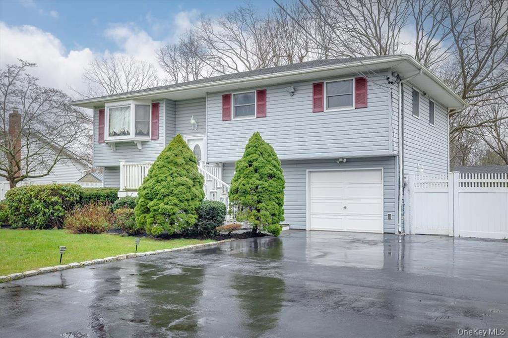 #2 photo, 18 Brandywine Drive, Mastic , NY 11950