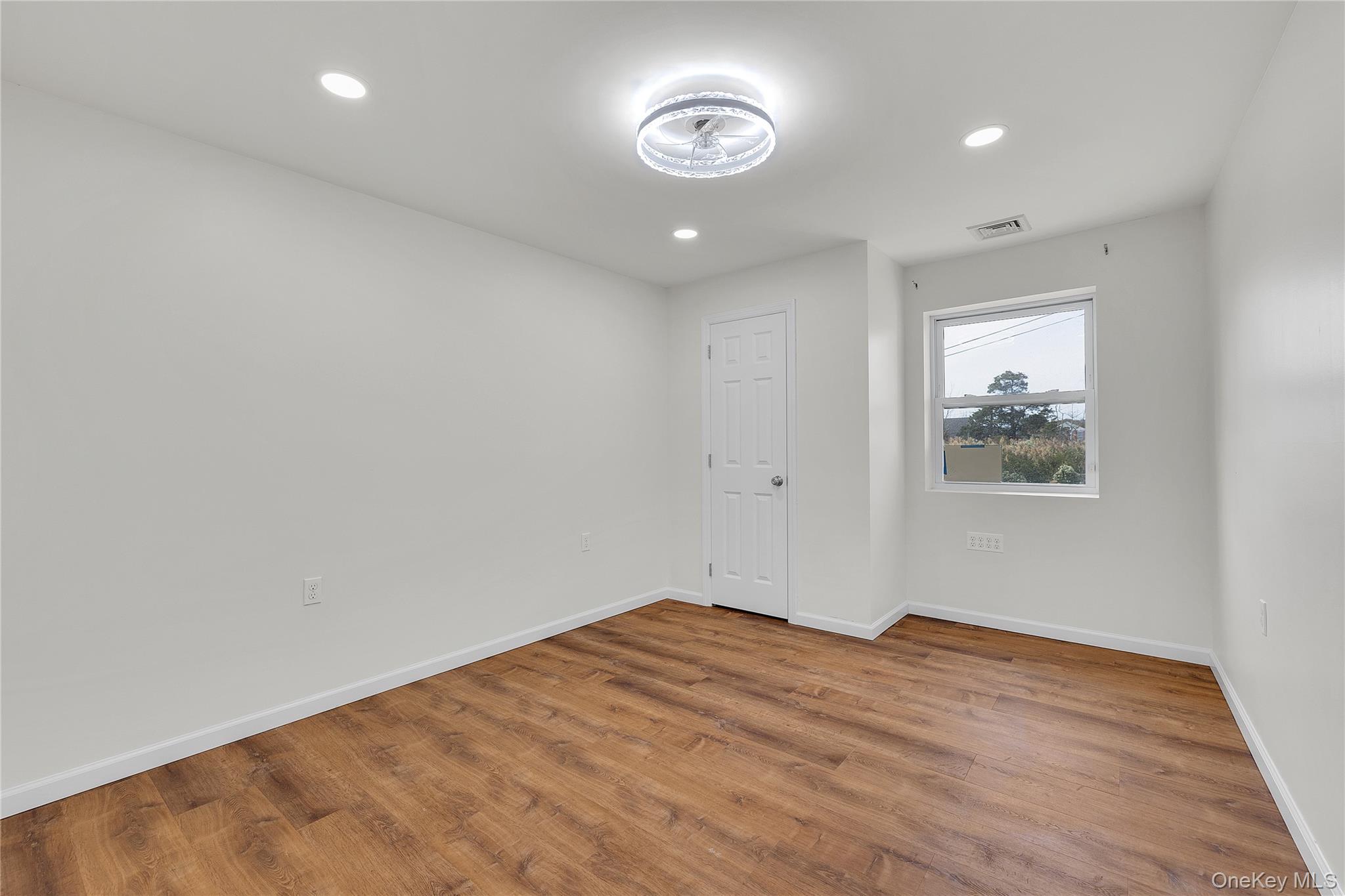 #7 photo, 17 Bellport Road, Mastic Beach , NY 11951