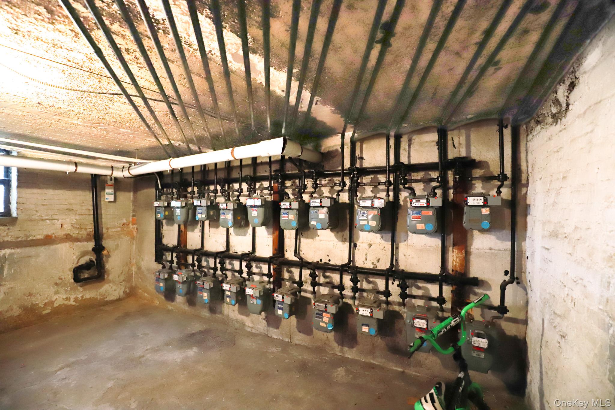 #16 photo, 34-12 29th Street, クイーンズ区 Astoria , NY 11106