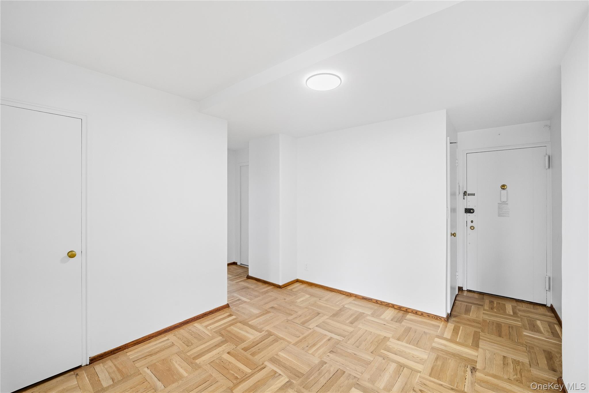 #7 photo, 21-41 34th Avenue, クイーンズ区 Astoria , NY 11106