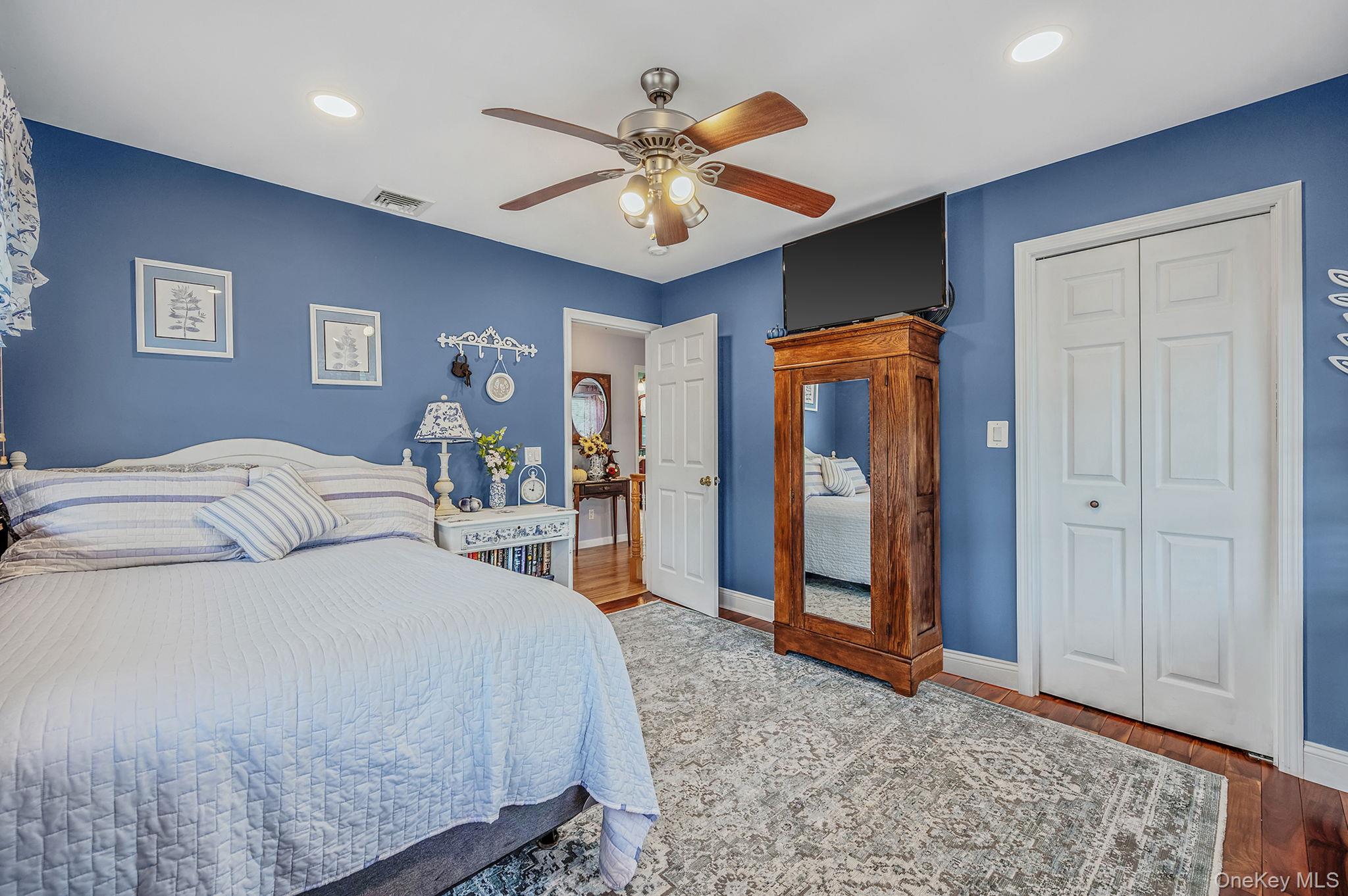 #19 photo, 63 Sherwood Drive, East Islip , NY 11730