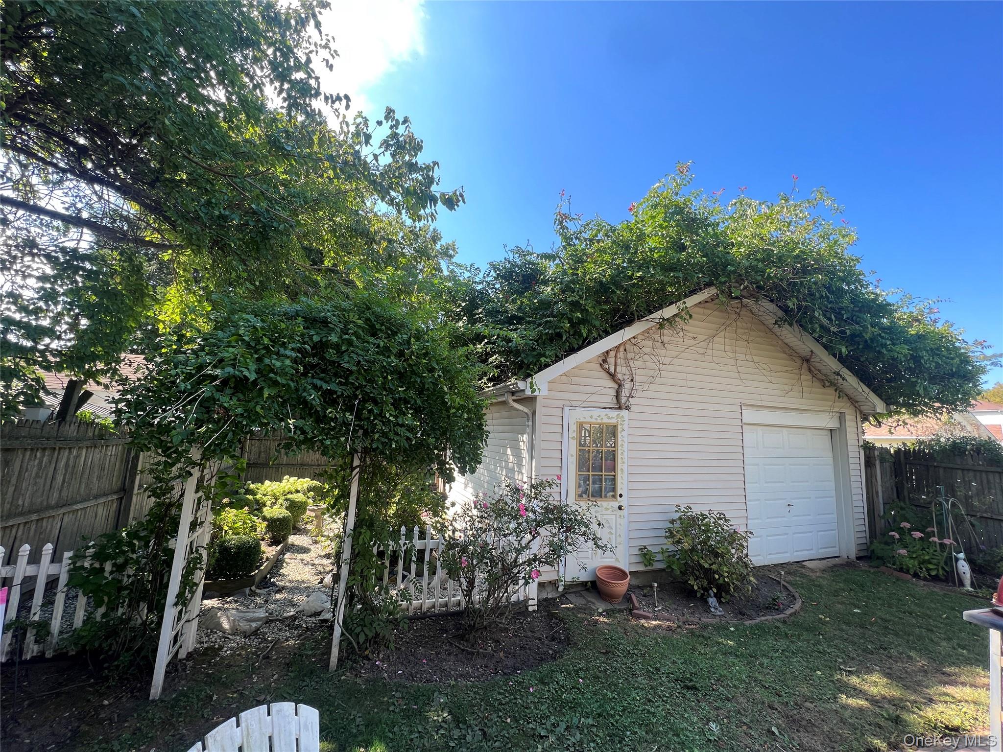 #13 photo, 204 Howell Street, ナッソー郡 Bellmore , NY 11710