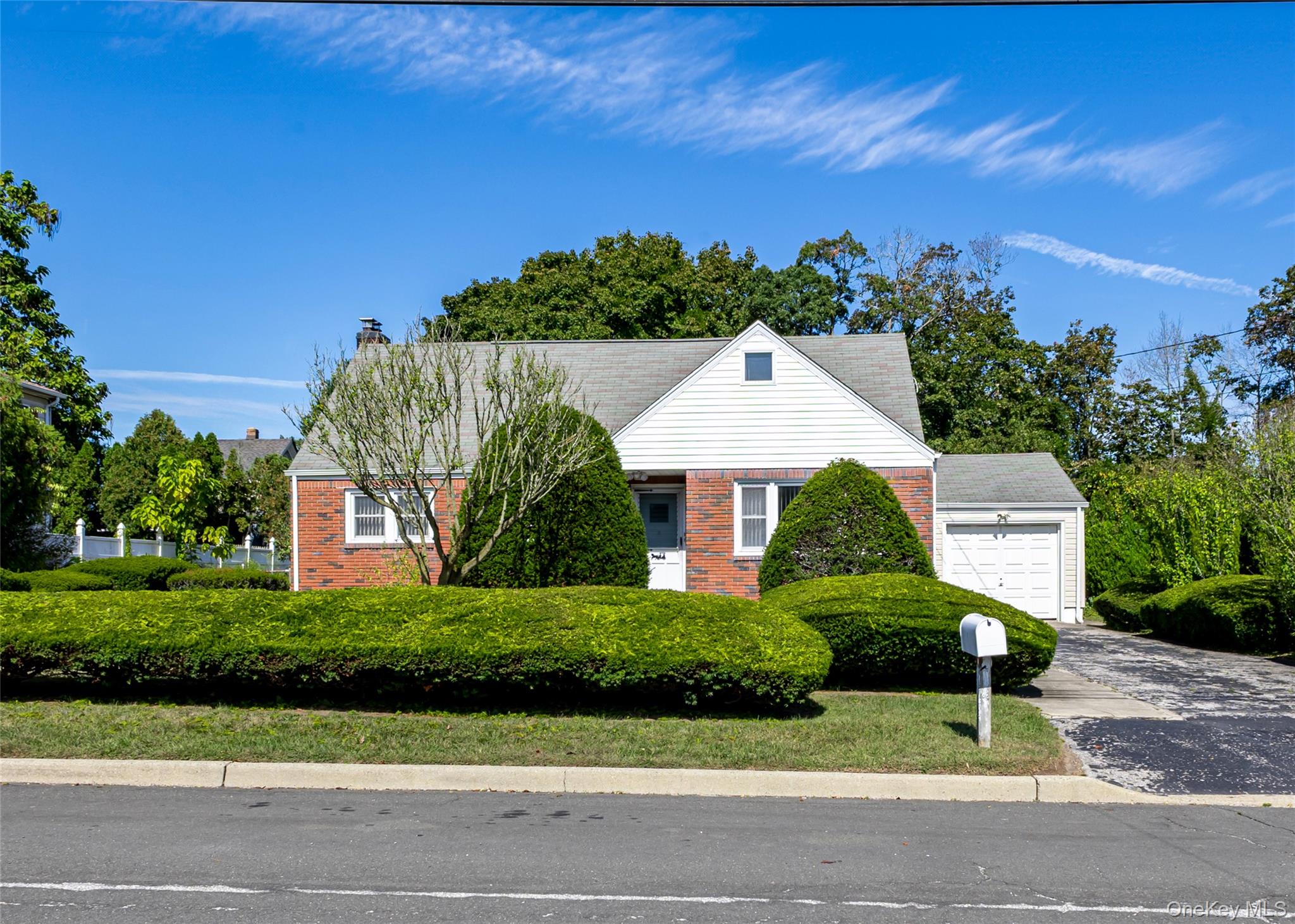 #1 photo, 219 Jericho Street, सफ़ोक काउंटी East Islip , NY 11730