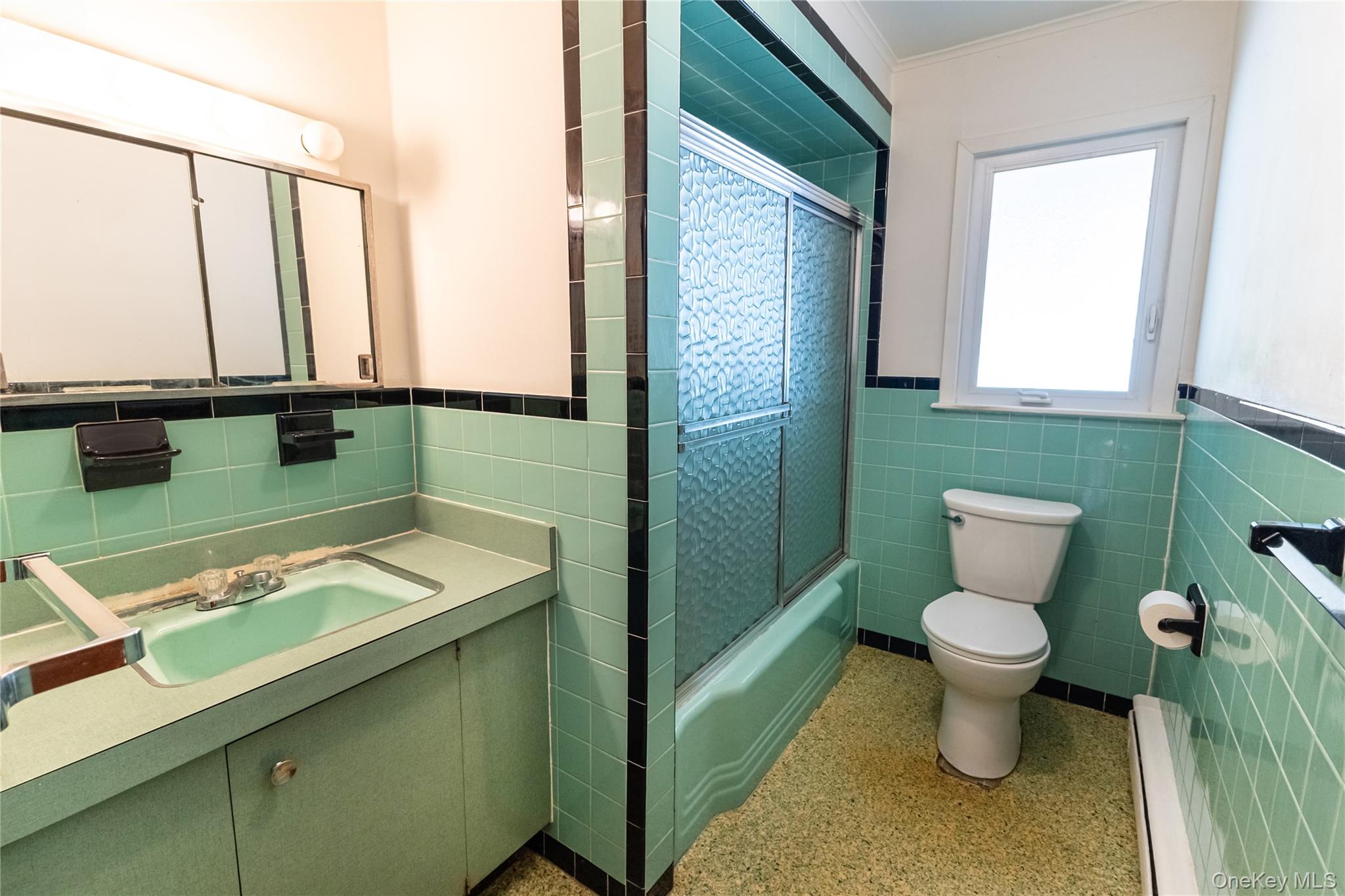 #10 photo, 219 Jericho Street, सफ़ोक काउंटी East Islip , NY 11730