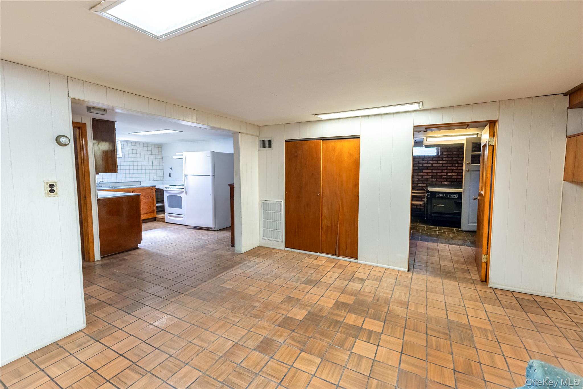 #19 photo, 219 Jericho Street, सफ़ोक काउंटी East Islip , NY 11730