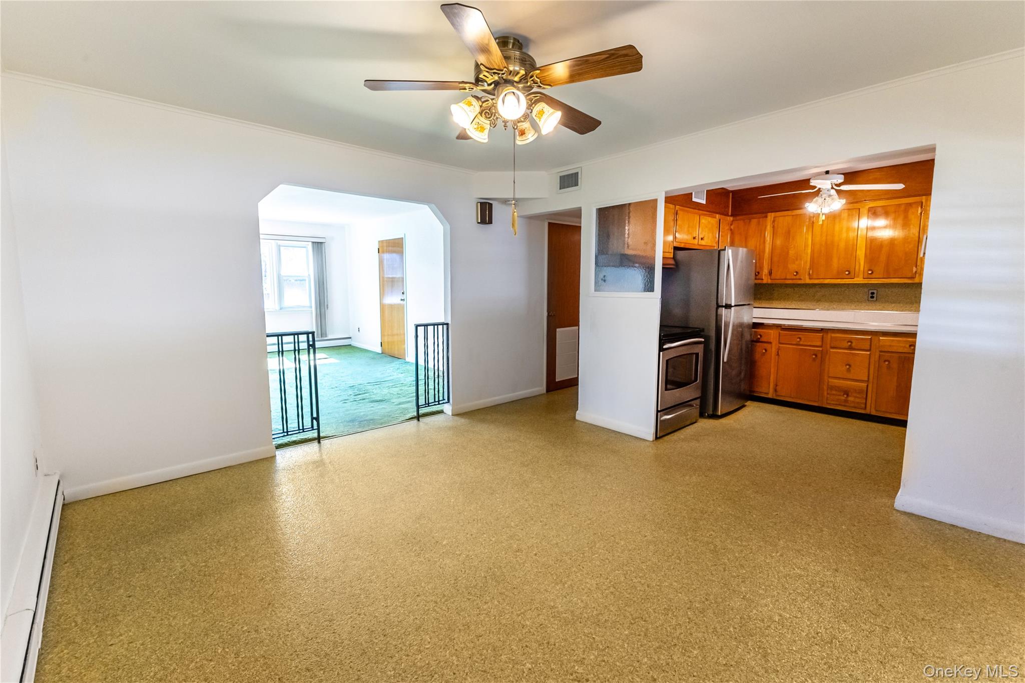 #4 photo, 219 Jericho Street, सफ़ोक काउंटी East Islip , NY 11730