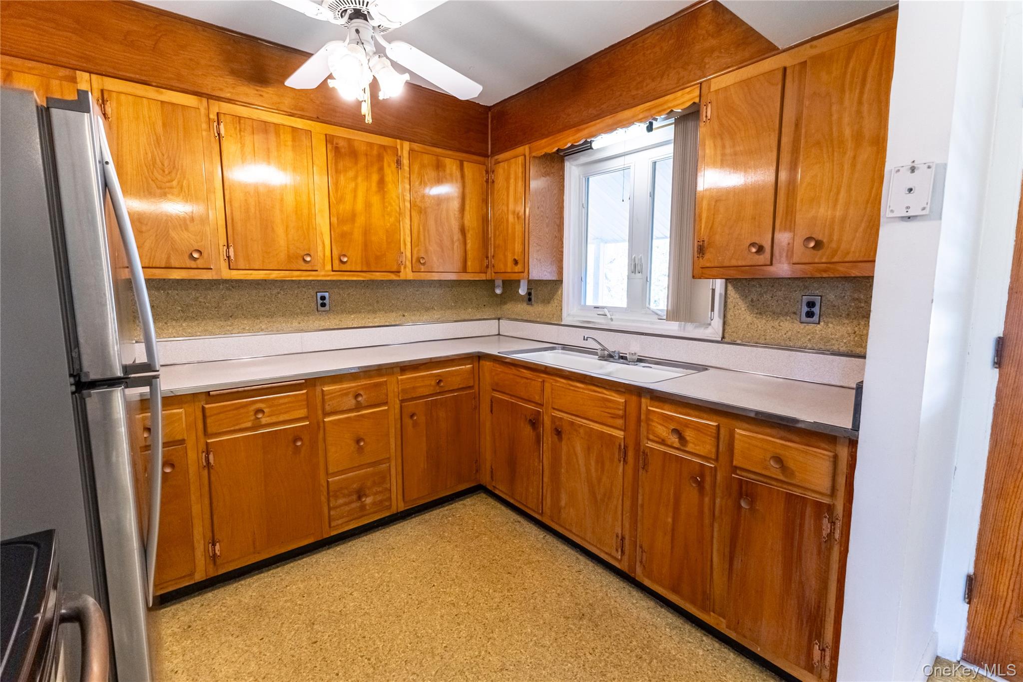 #5 photo, 219 Jericho Street, सफ़ोक काउंटी East Islip , NY 11730