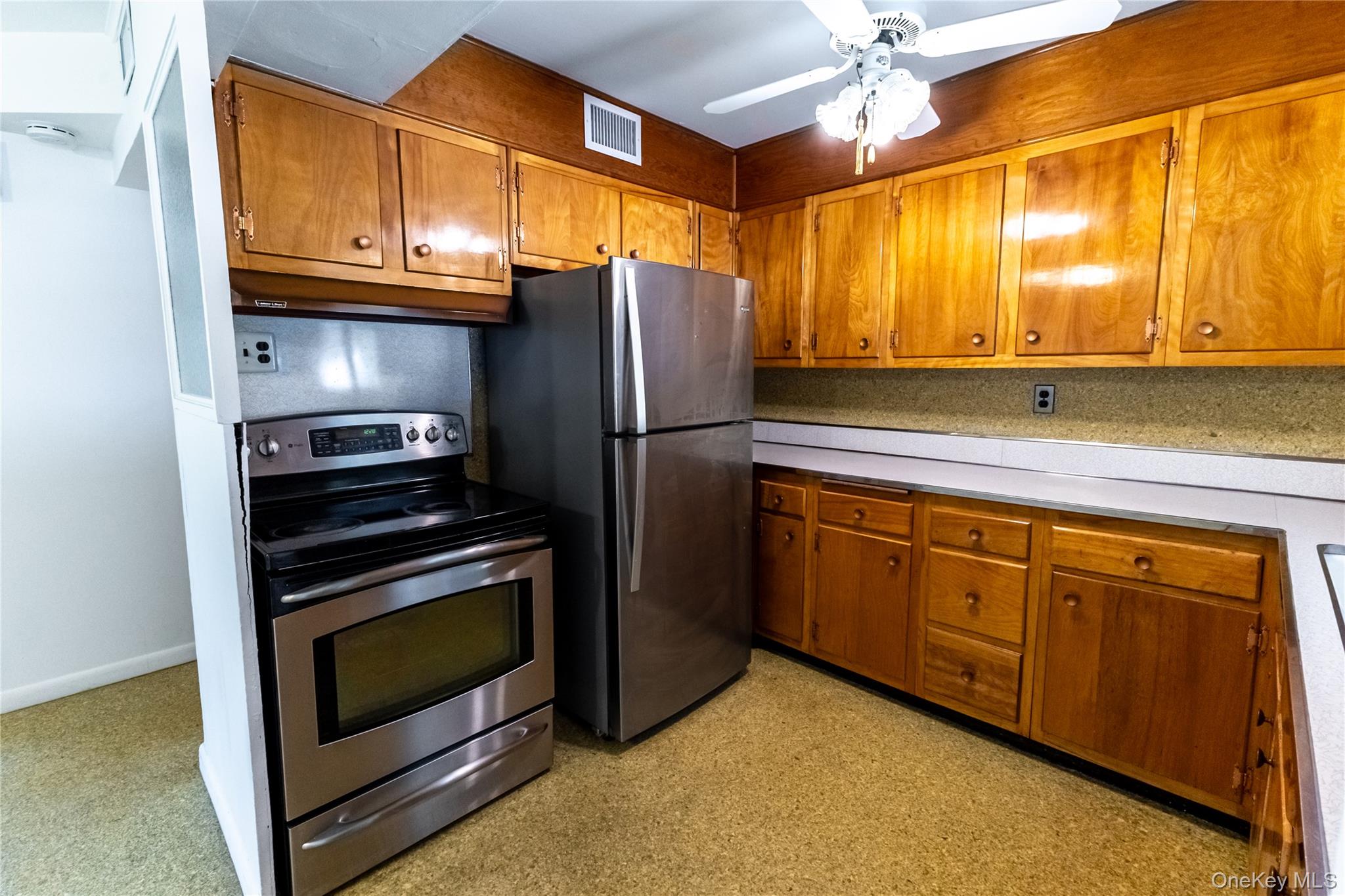 #6 photo, 219 Jericho Street, सफ़ोक काउंटी East Islip , NY 11730