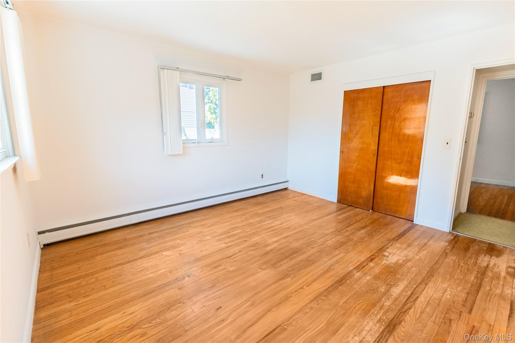 #8 photo, 219 Jericho Street, सफ़ोक काउंटी East Islip , NY 11730