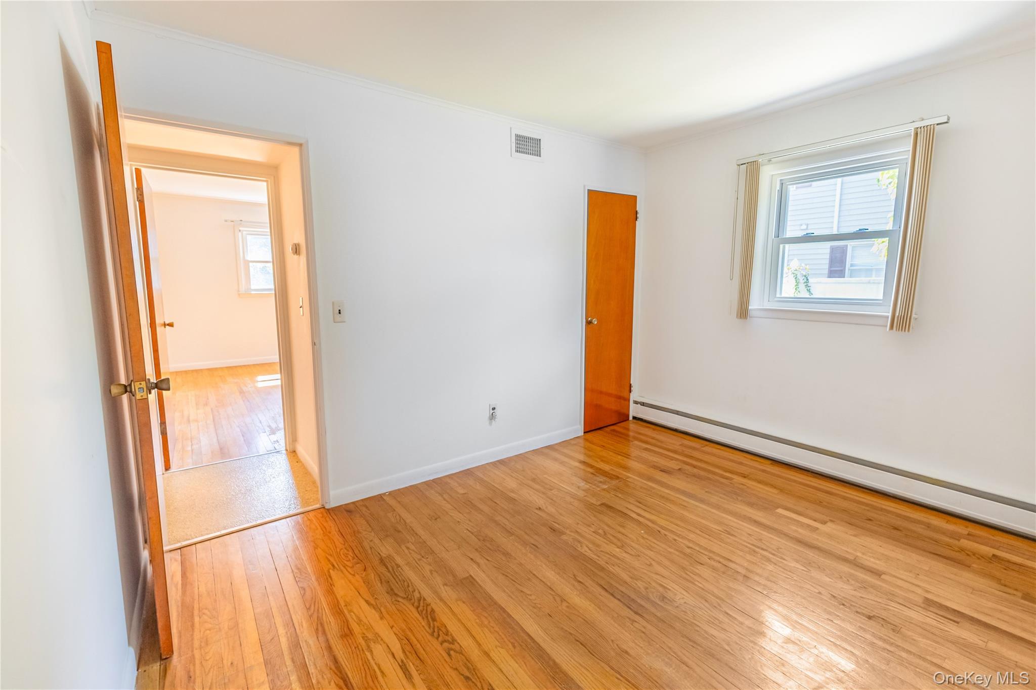 #9 photo, 219 Jericho Street, सफ़ोक काउंटी East Islip , NY 11730