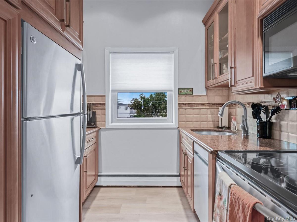 #9 photo, 4 Rose Street, Oceanside , NY 11572