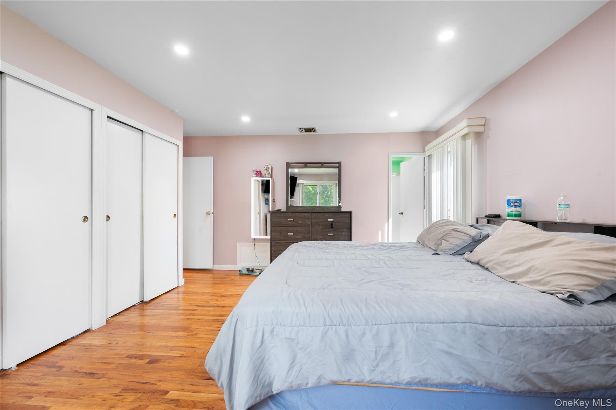 #17 photo, 5 Canterbury Drive, Coram , NY 11727