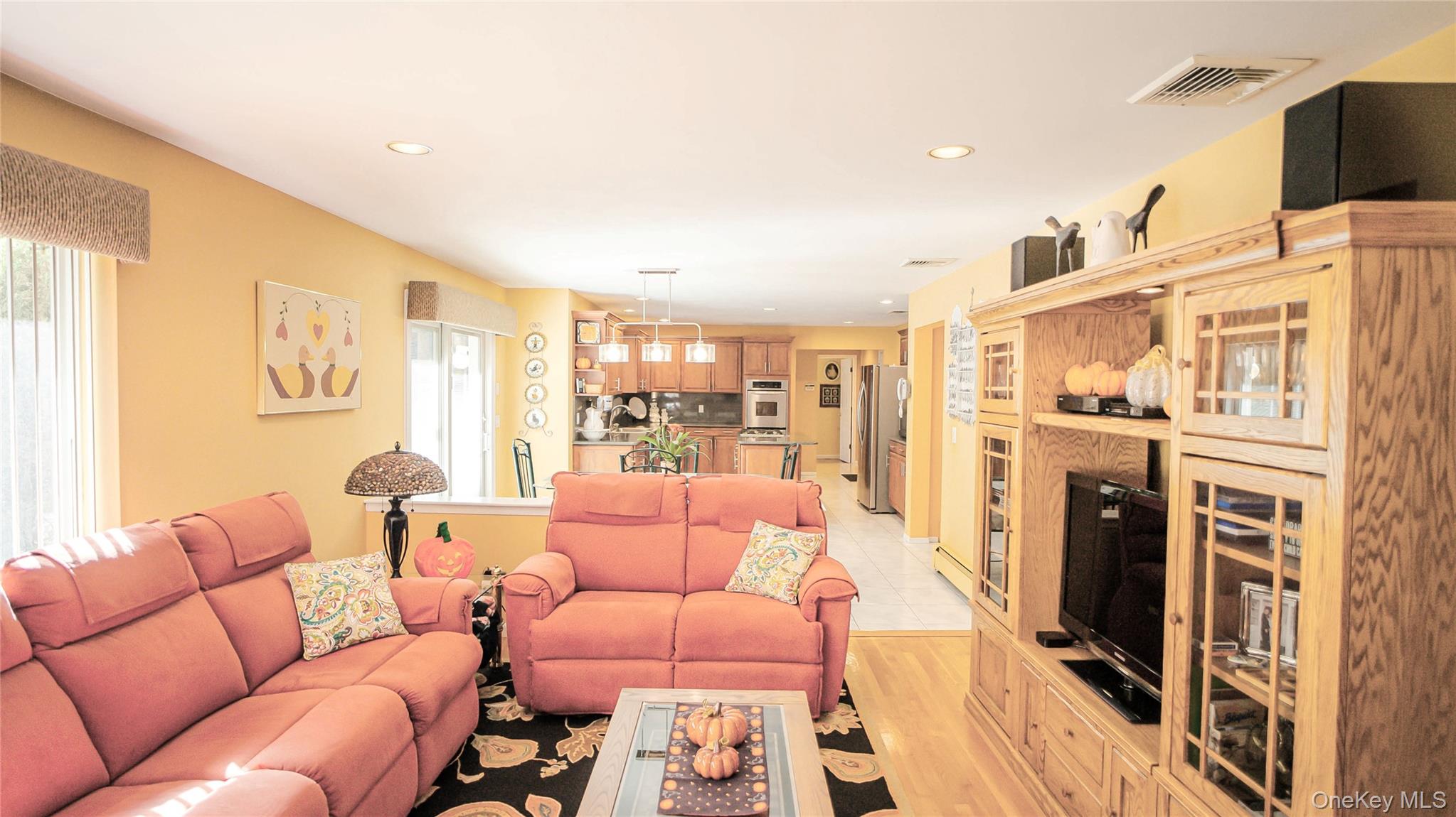 #19 photo, 62 Burton Lane, Commack , NY 11725