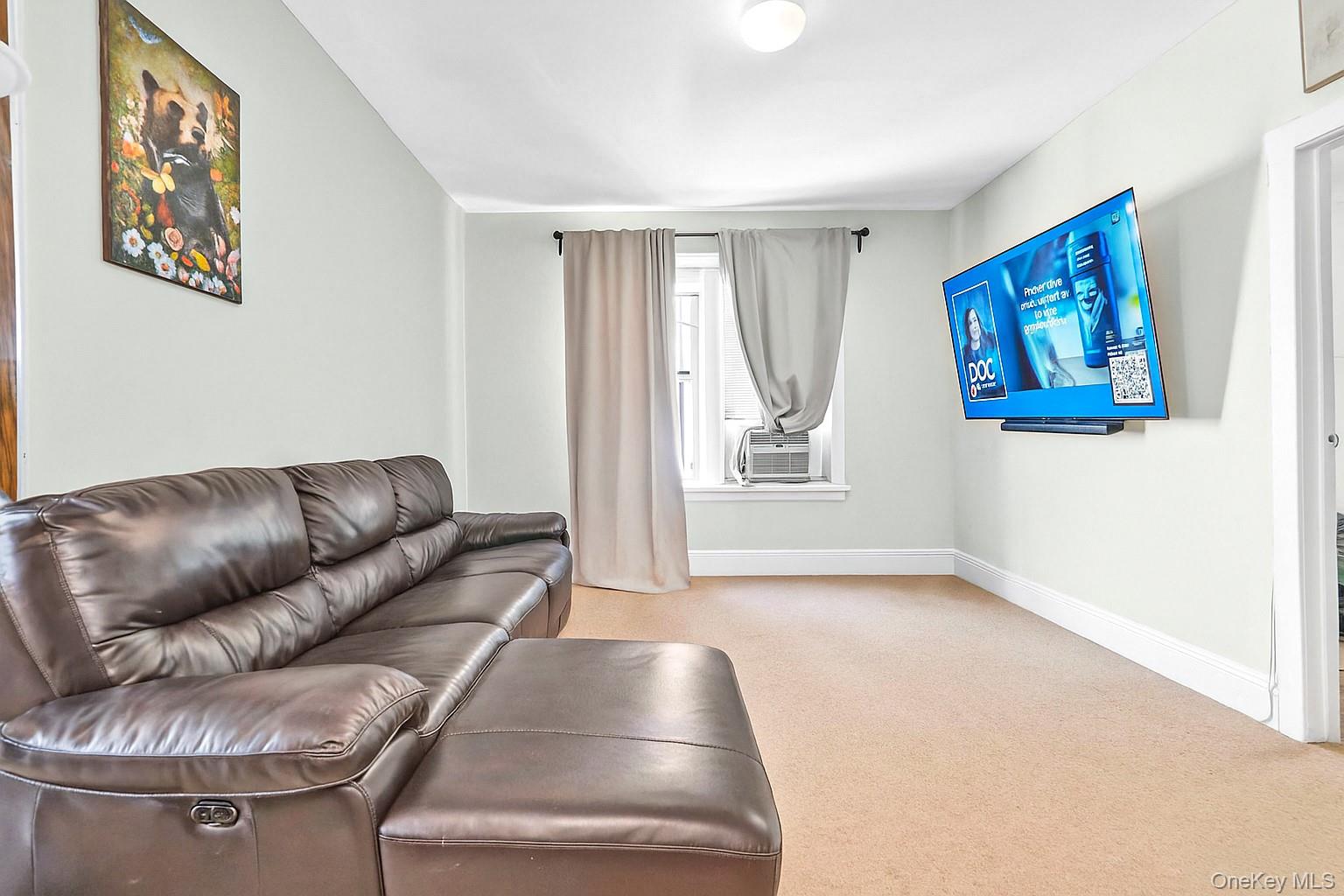 #13 photo, 20-56 46th Street, अस्टोरिया Astoria , NY 11105