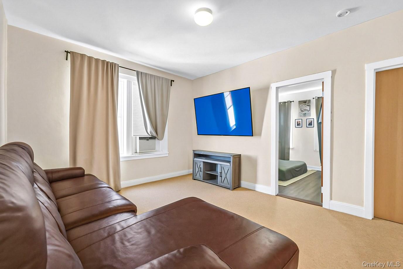 #14 photo, 20-56 46th Street, अस्टोरिया Astoria , NY 11105