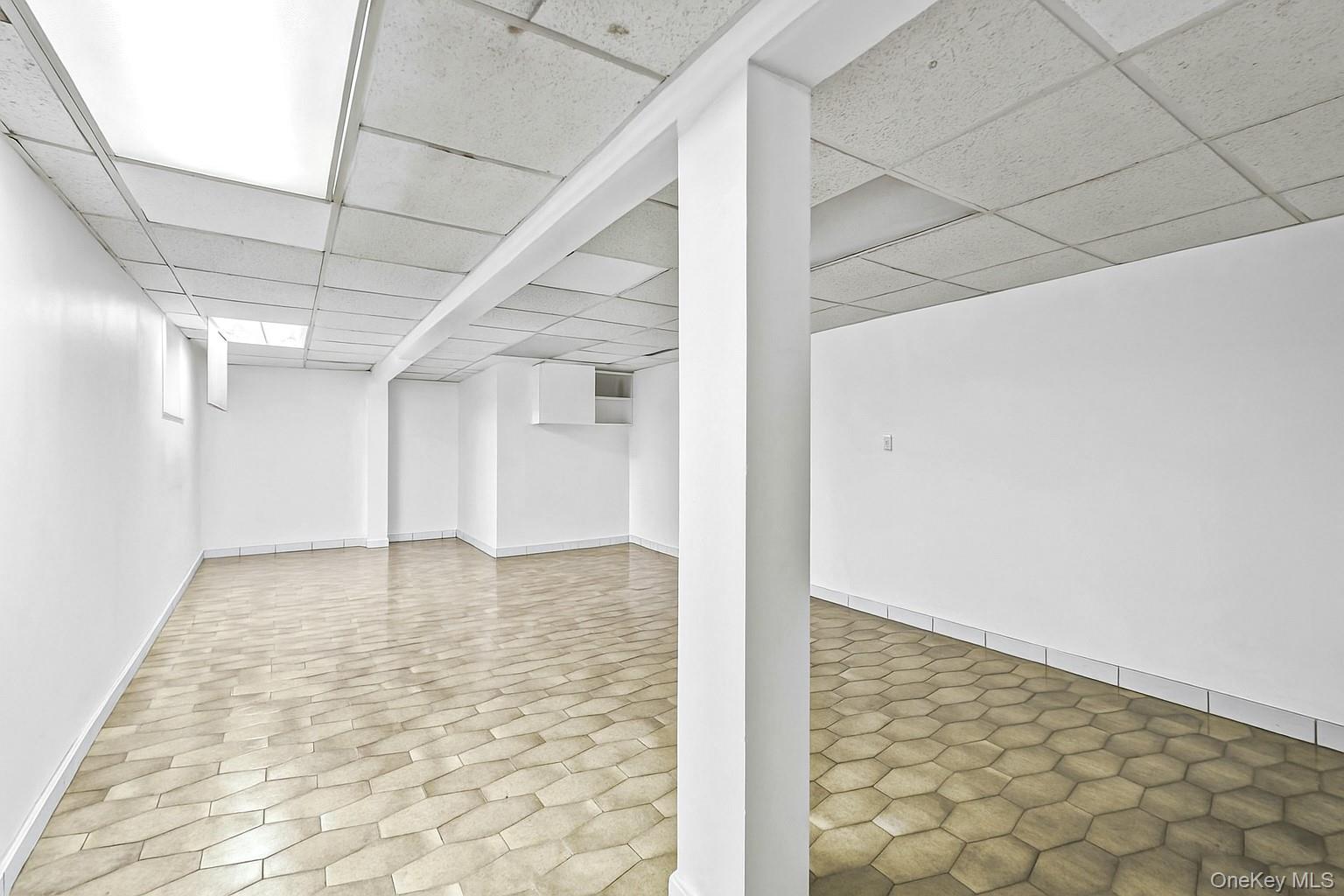 #18 photo, 20-56 46th Street, अस्टोरिया Astoria , NY 11105